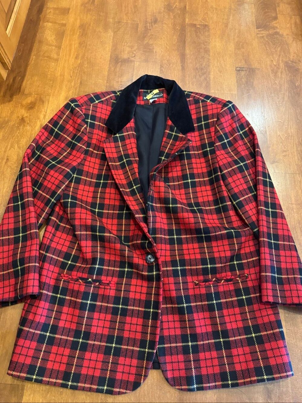 Vintage Sag Harbor Women’s 16 Red Tartan Plaid Wool Blend Velvet Collar Blazer